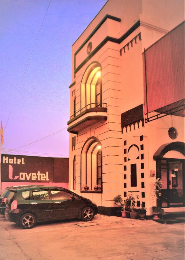 Готель Reddoorz Near Jalan Sudirman Padang Екстер'єр фото
