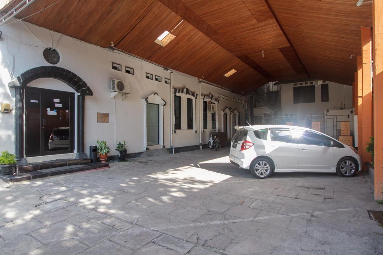 Готель Reddoorz Near Jalan Sudirman Padang Екстер'єр фото