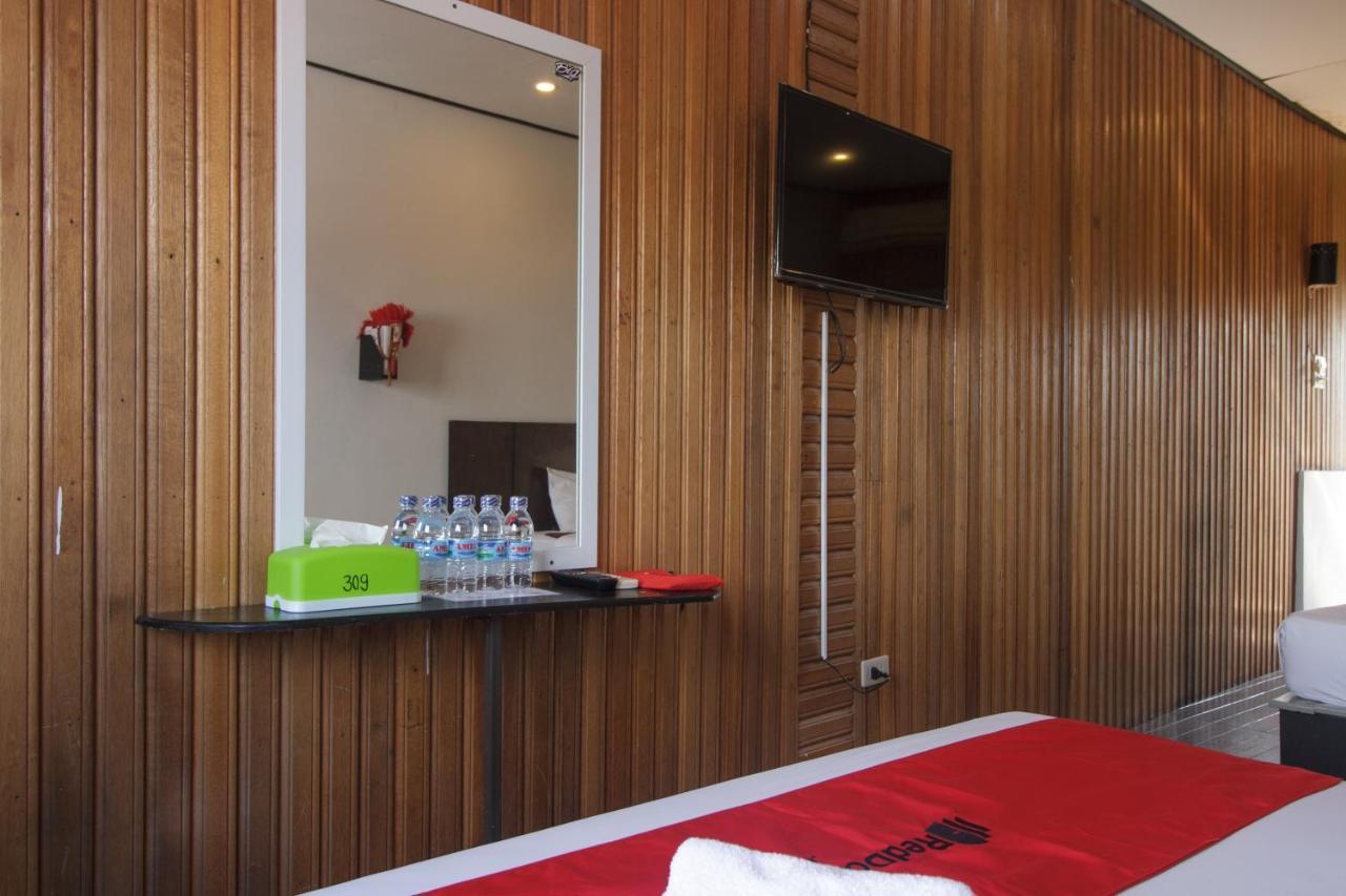 Готель Reddoorz Near Jalan Sudirman Padang Екстер'єр фото