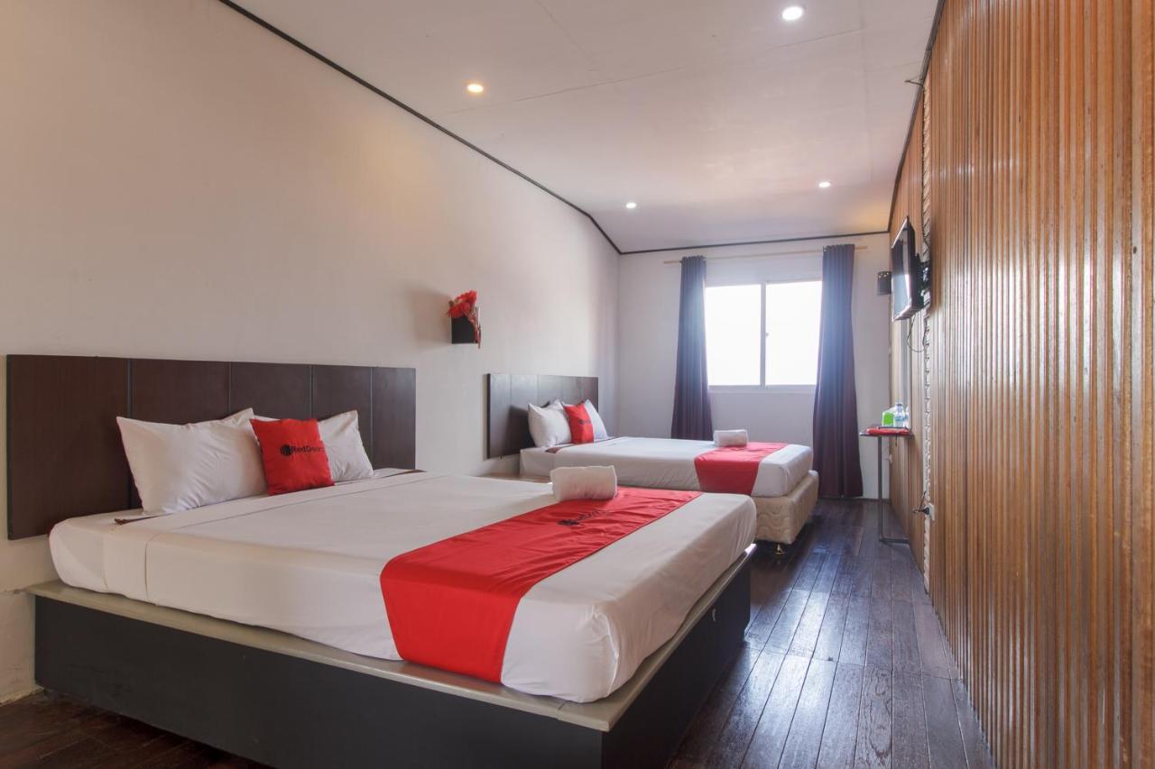 Готель Reddoorz Near Jalan Sudirman Padang Екстер'єр фото