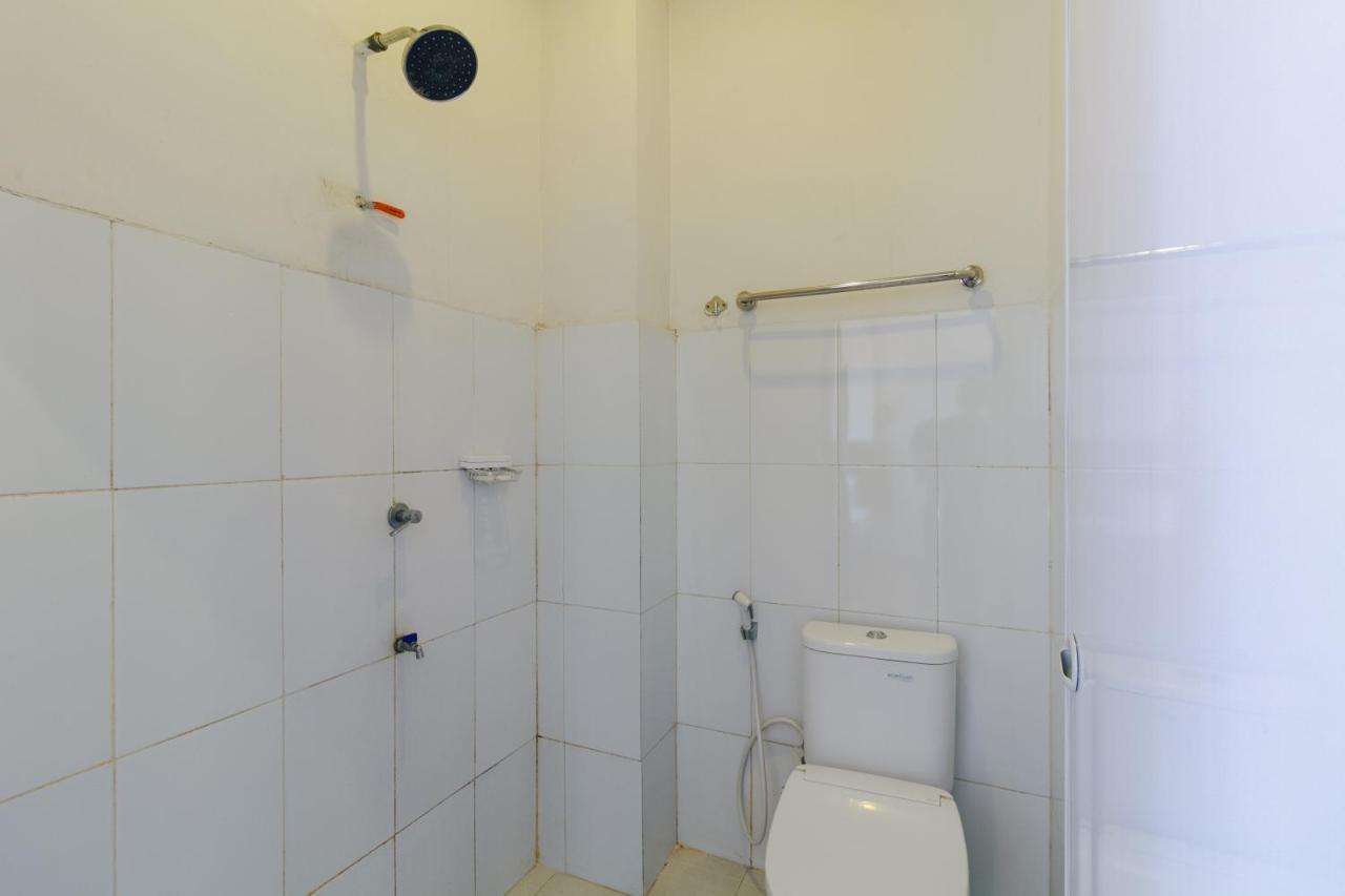 Готель Reddoorz Near Jalan Sudirman Padang Екстер'єр фото